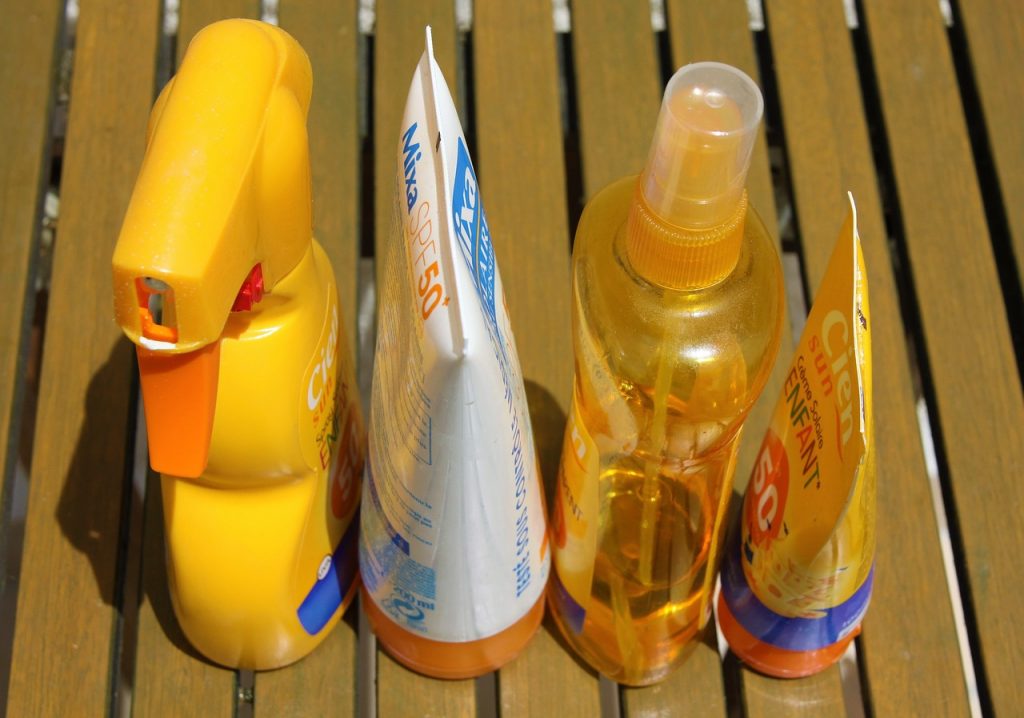Pour avoir une belle peau, n’oubliez jamais d’appliquer votre écran solaire avant de sortir Pour avoir une belle peau, n’oubliez jamais d’appliquer votre écran solaire avant de sortir