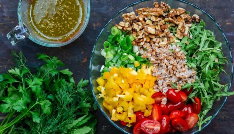 Recette de salade méditerranéenne de Farro à la roquette