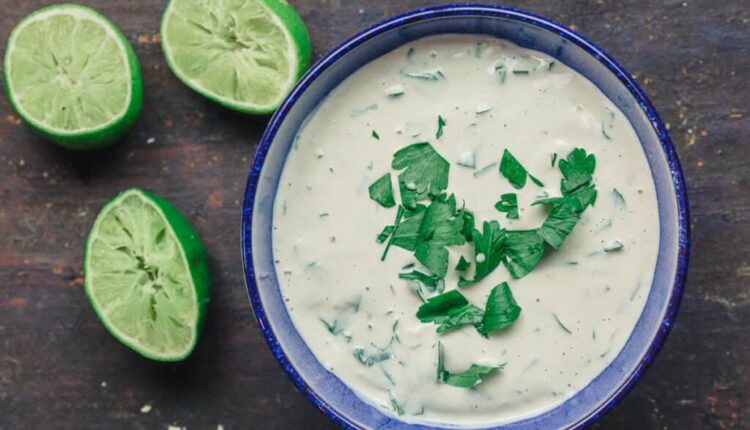 Meilleure Recette de Sauce Tahini à l'ail et au citron vert