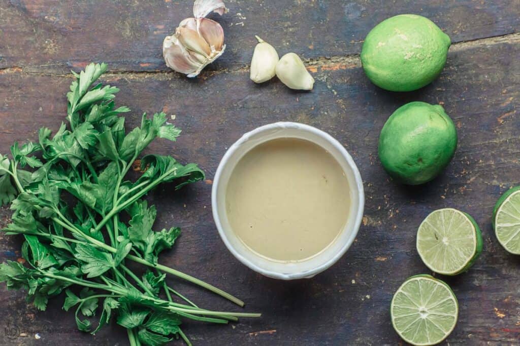 Meilleure Recette de Sauce Tahini à l'ail et au citron vert