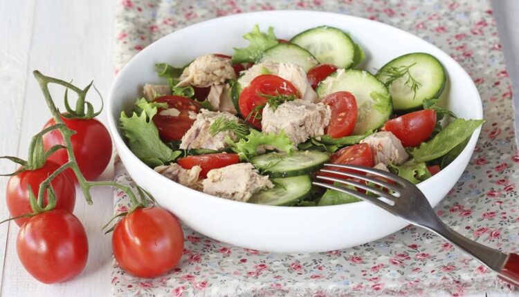 Recette de salade méditerranéenne de concombres et tomates