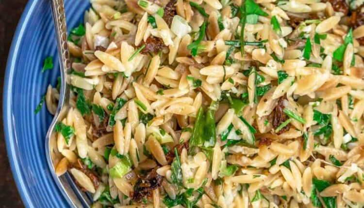 Recette de pâtes d'orzo grillées au parmesan