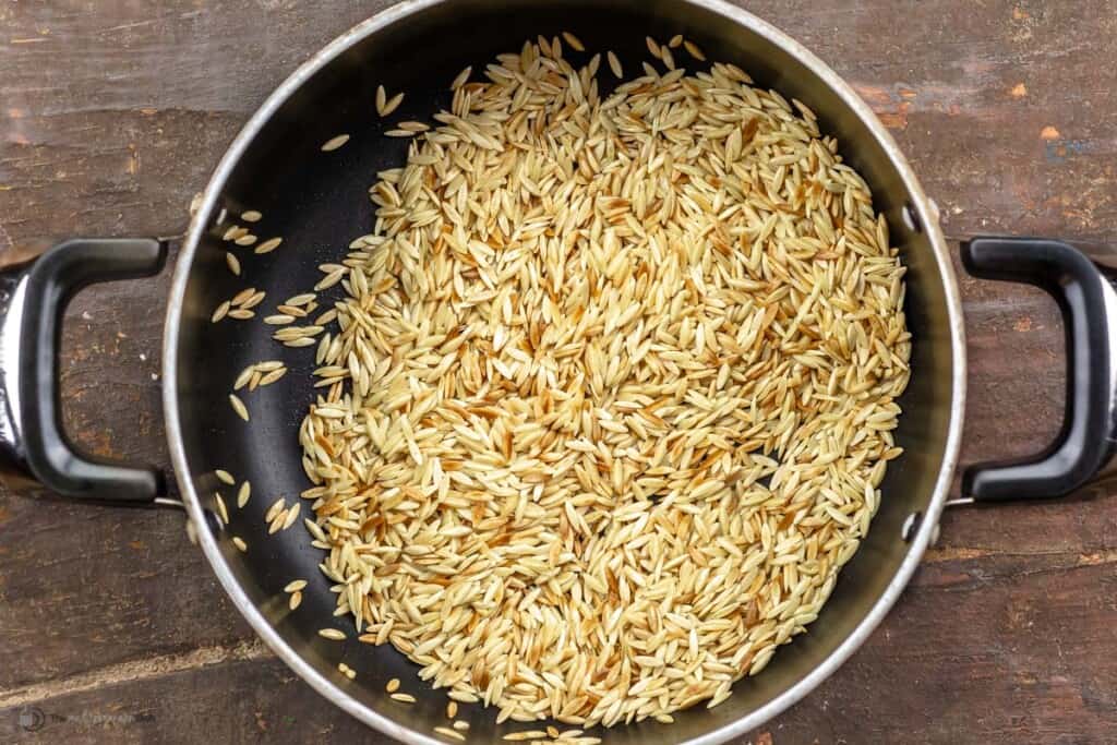 Recette de pâtes d'orzo grillées au parmesan