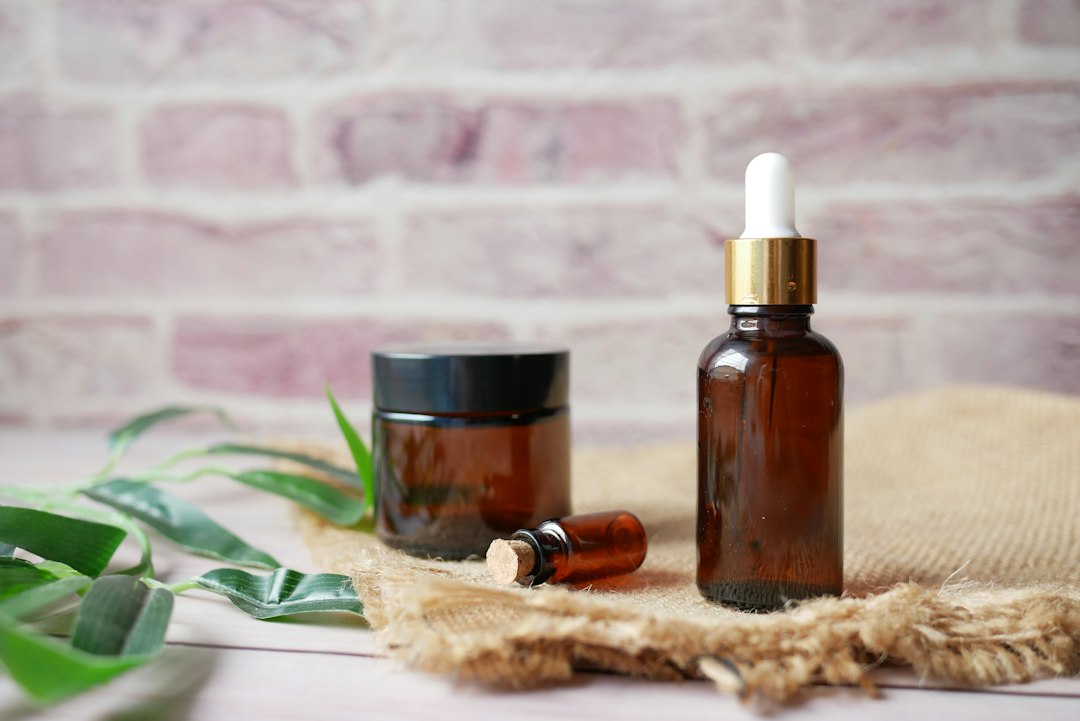 Alopécie : 7 Solutions Naturelles Prouvées Solutions naturelles contre l'alopécie : huiles végétales et essentielles