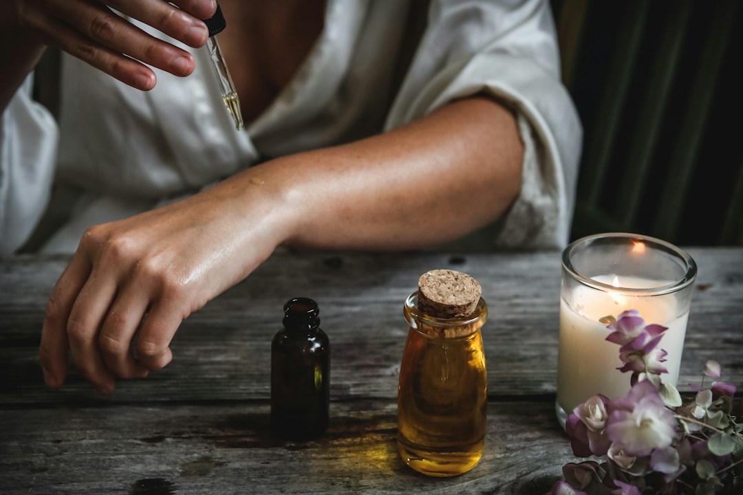 Soins Naturels : 4 Erreurs à Éviter Absolument Test de dilution d'une huile essentielle avant application sur la peau