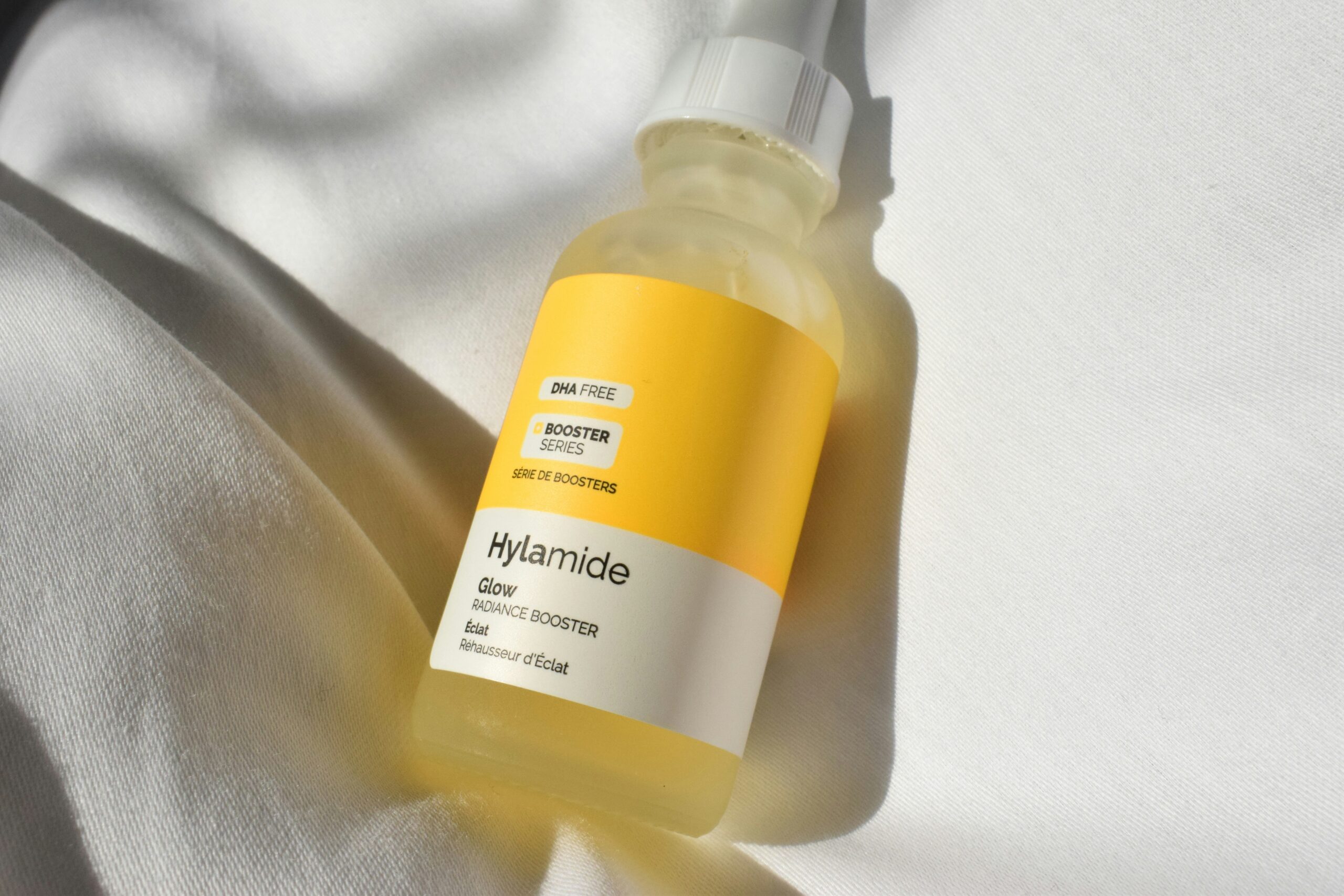 Crème Anti-Tache Visage : 7 Solutions Naturelles Efficaces Sérum à la vitamine C utilisé en complément d'une crème anti-tache visage